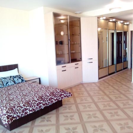 Apartment Near Dnipro Arena Bagian luar foto