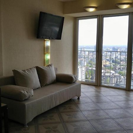 Apartment Near Dnipro Arena Bagian luar foto