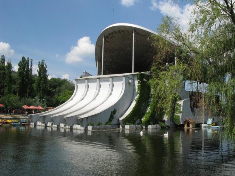 Apartment Near Dnipro Arena Bagian luar foto