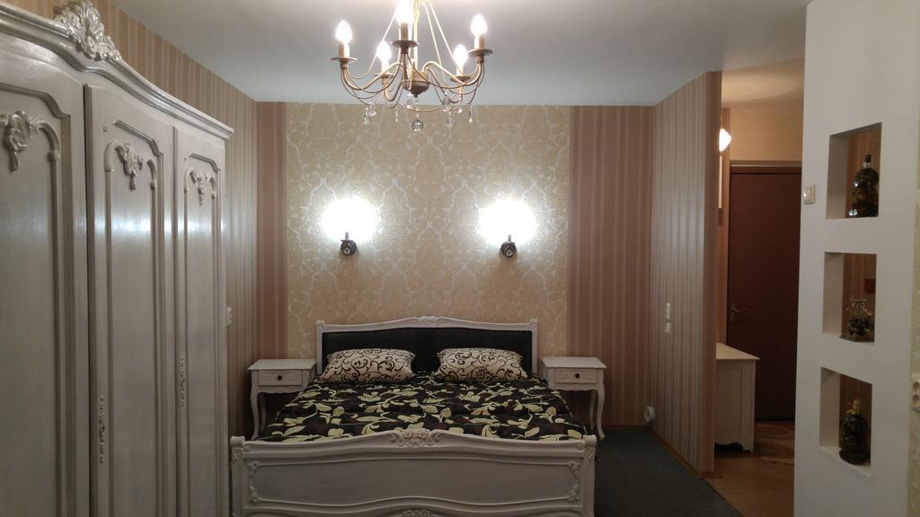 Apartment Near Dnipro Arena Bagian luar foto